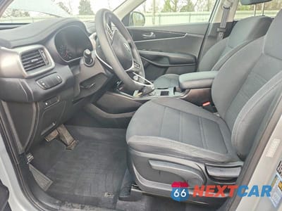 Zdjęcie 7 z 12 samochodu: 2020 KIA SORENTO L VIN:5XYPG4A38LG712295 - miniatura