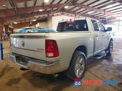 Trzecie zdjęcie samochodu z tyłu: 2018 RAM 1500 SLT VIN:1C6RR7GG6JS310532 - miniatura