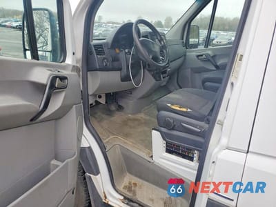 Zdjęcie 8 z 12 samochodu: 2015 MERCEDES-BENZ SPRINTER 2500 VIN:WD3PE7CC9F5967016 - miniatura