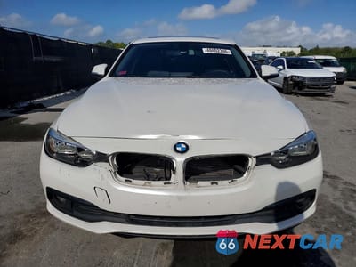 Piąte zdjęcie samochodu w środku: 2016 BMW 320 XI VIN:WBA8E5G53GNT40210 - miniatura