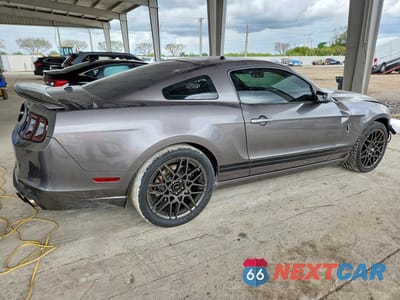 Trzecie zdjęcie samochodu z tyłu: 2014 FORD MUSTANG SHELBY GT500 VIN:1ZVBP8JZ3E5258374 - miniatura