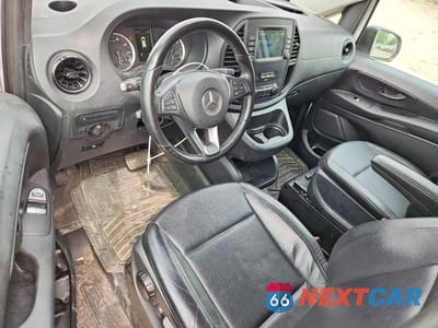 Zdjęcie 8 z 13 samochodu: 2021 MERCEDES-BENZ METRIS VIN:W1YV0CEY1M3908642 - miniatura