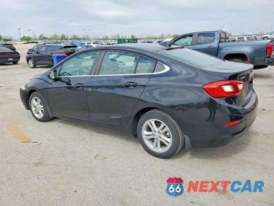 Drugie zdjęcie samochodu z przodu: 2018 CHEVROLET CRUZE LT VIN:1G1BE5SM5J7134544 - miniatura