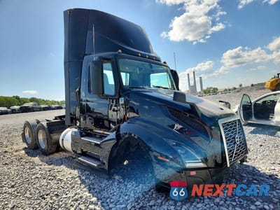 2025 VOLVO VNL SEMI TRUCK 4V4NC9EH2SN682731 - główne zdjęcie licytacji z USA - miniatura