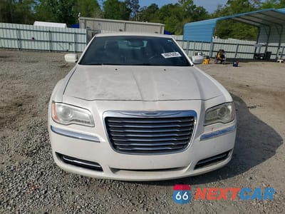 Piąte zdjęcie samochodu w środku: 2013 CHRYSLER 300 VIN:2C3CCAAG9DH528809 - miniatura