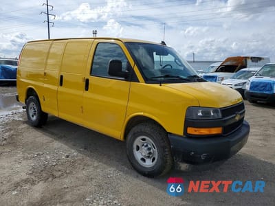 Czwarte zdjęcie samochodu z boku: 2020 CHEVROLET EXPRESS G2500 - CARGO VAN VIN:1GCWGAFP0L1156957 - miniatura