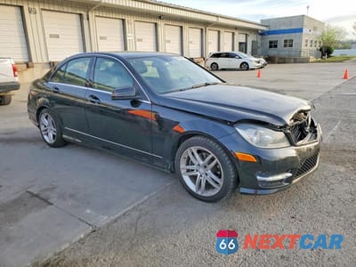 Czwarte zdjęcie samochodu z boku: 2014 MERCEDES-BENZ C 250 VIN:WDDGF4HB9EA930061 - miniatura