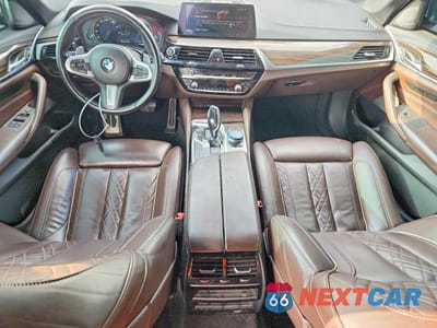 Zdjęcie 8 z 13 samochodu: 2018 BMW M550XI VIN:WBAJB9C54JB036528 - miniatura