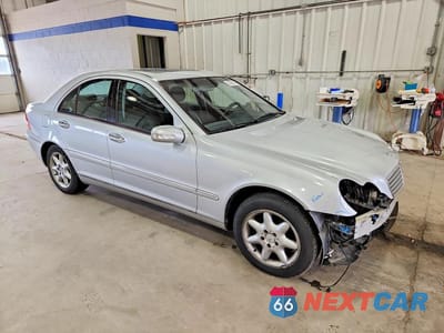 Czwarte zdjęcie samochodu z boku: 2002 MERCEDES-BENZ C 240 VIN:WDBRF61J02F165884 - miniatura