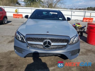 Piąte zdjęcie samochodu w środku: 2018 MERCEDES-BENZ E 300 4MATIC VIN:WDDZF4KB7JA360542 - miniatura