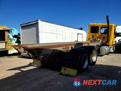 Czwarte zdjęcie samochodu z boku: 2011 FREIGHTLINER CASCADIA ROLL-OFF CONTAINER TRUCK VIN:1FUJGEDV6BSAX7106 - miniatura