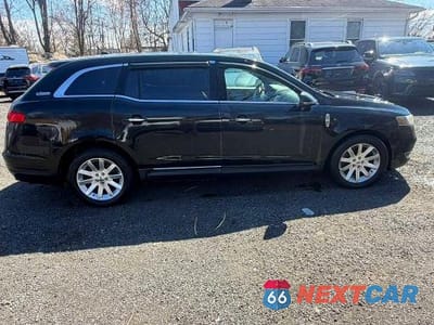 Piąte zdjęcie samochodu w środku: 2013 LINCOLN MKT VIN:2LMHJ5NKXDBL53079 - miniatura