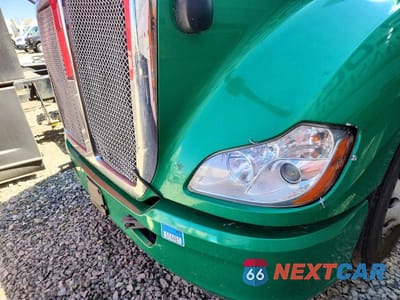 Zdjęcie 9 z 10 samochodu: 2018 KENWORTH T680 SEMI TRUCK VIN:1XKYDP9XXKJ303711 - miniatura