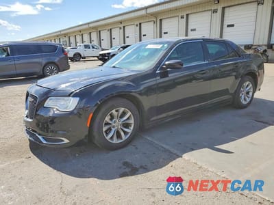 2015 CHRYSLER 300 LIMITED 2C3CCAAG7FH807873 - główne zdjęcie licytacji z USA - miniatura