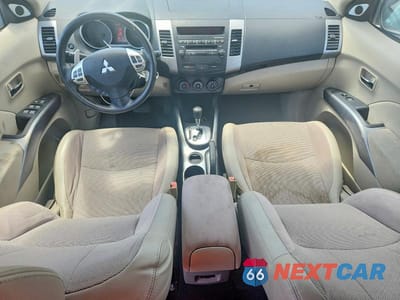 Zdjęcie 8 z 13 samochodu: 2009 MITSUBISHI OUTLANDER SE VIN:JA4LS31W19Z015699 - miniatura
