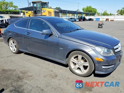 Czwarte zdjęcie samochodu z boku: 2012 MERCEDES-BENZ C 250 VIN:WDDGJ4HB1CF775746 - miniatura