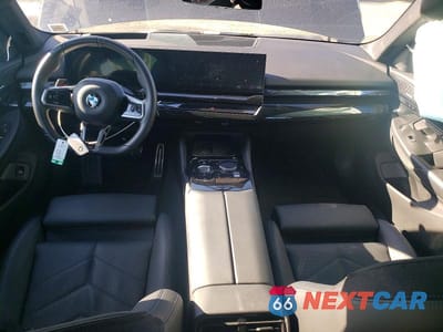 Zdjęcie 8 z 13 samochodu: 2025 BMW 540 XI VIN:WBA63FJ01SCT78491 - miniatura