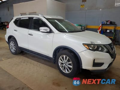 Czwarte zdjęcie samochodu z boku: 2017 NISSAN ROGUE SV VIN:5N1AT2MN2HC753726 - miniatura