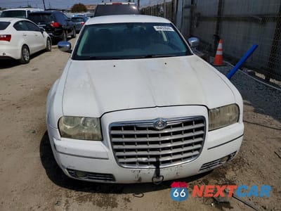 Piąte zdjęcie samochodu w środku: 2010 CHRYSLER 300 TOURING VIN:2C3CA5CV5AH307146 - miniatura