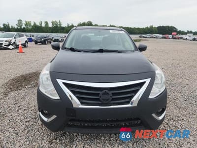 Piąte zdjęcie samochodu w środku: 2017 NISSAN VERSA 1.6 S VIN:3N1CN7AP0HL818588 - miniatura