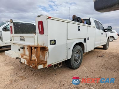 Trzecie zdjęcie samochodu z tyłu: 2019 FORD F350 SUPER DUTY UTILITY / SERVICE TRUCK VIN:1FD7X3ET3KEF23223 - miniatura