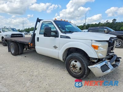 Czwarte zdjęcie samochodu z boku: 2013 FORD F350 SUPER DUTY FLATBED TRUCK VIN:1FDRF3GT0DEB56468 - miniatura