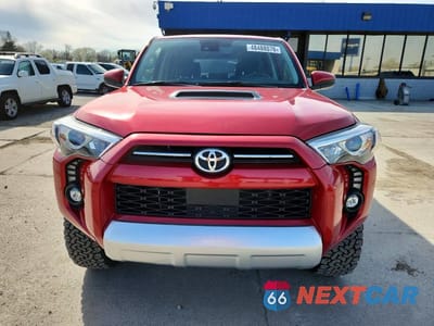 Piąte zdjęcie samochodu w środku: 2024 TOYOTA 4RUNNER SR5 VIN:JTEMU5JR6R6260652 - miniatura