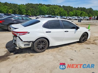 Trzecie zdjęcie samochodu z tyłu: 2020 TOYOTA CAMRY SE NIGHTSHADE VIN:4T1G11AK1LU324746 - miniatura