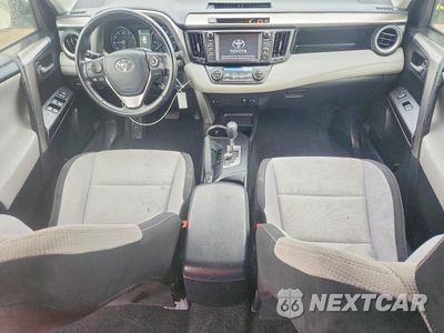 Zdjęcie 8 z 12 samochodu: 2017 TOYOTA RAV4 XLE VIN:JTMRFREV1HD198381 - miniatura