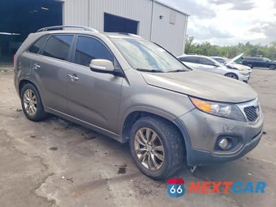 Czwarte zdjęcie samochodu z boku: 2012 KIA SORENTO SX VIN:5XYKW4A23CG254606 - miniatura