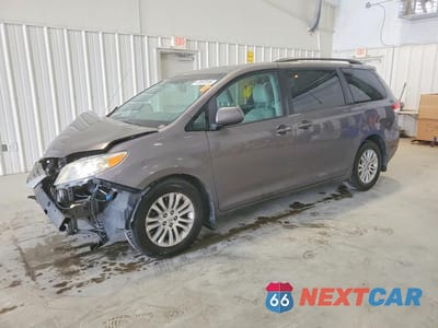 2011 TOYOTA SIENNA XLE 8-PASSENGER 5TDYK3DC3BS040656 - główne zdjęcie licytacji z USA - miniatura