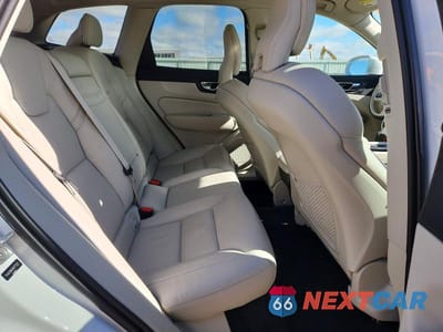 Zdjęcie 10 z 12 samochodu: 2021 VOLVO XC60 T6 MOMENTUM VIN:YV4A22RK3M1777252 - miniatura