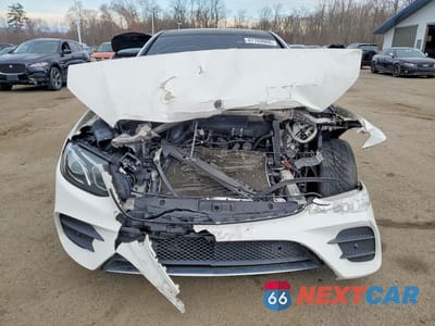 Piąte zdjęcie samochodu w środku: 2017 MERCEDES-BENZ E 300 4MATIC VIN:WDDZF4KB9HA023591 - miniatura