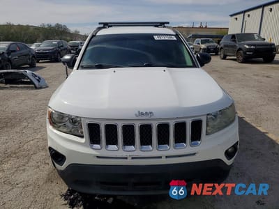 Piąte zdjęcie samochodu w środku: 2011 JEEP COMPASS SPORT VIN:1J4NF1FB3BD135157 - miniatura