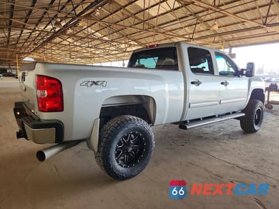 Trzecie zdjęcie samochodu z tyłu: 2011 CHEVROLET SILVERADO K2500 HEAVY DUTY LT VIN:1GC1KXC84BF117878 - miniatura