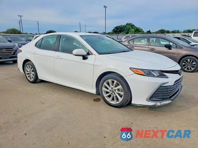 Czwarte zdjęcie samochodu z boku: 2022 TOYOTA CAMRY LE VIN:4T1C11AK0NU633044 - miniatura