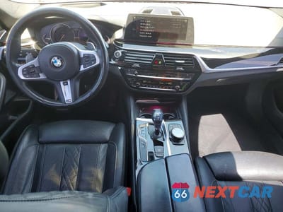 Zdjęcie 8 z 13 samochodu: 2018 BMW M550XI VIN:WBAJB9C53JB035595 - miniatura