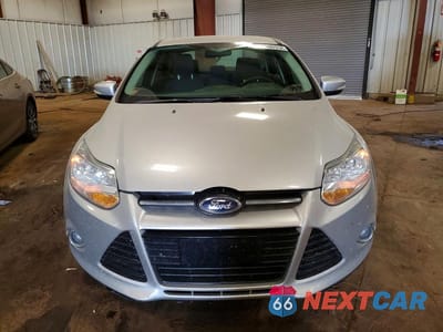 Piąte zdjęcie samochodu w środku: 2012 FORD FOCUS SEL VIN:1FAHP3H26CL363529 - miniatura