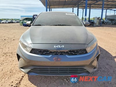 Piąte zdjęcie samochodu w środku: 2022 KIA FORTE LXS VIN:3KPF24AD6NE437030 - miniatura