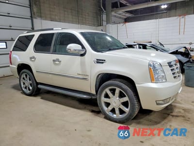 Czwarte zdjęcie samochodu z boku: 2010 CADILLAC ESCALADE LUXURY VIN:1GYUKBEF1AR244378 - miniatura