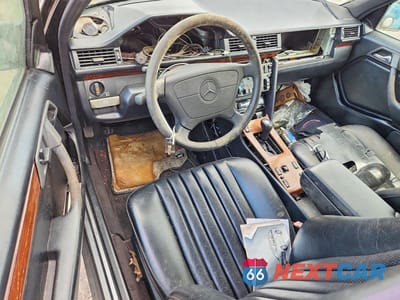 Zdjęcie 8 z 11 samochodu: 1995 MERCEDES-BENZ E 320 VIN:WDBEA92E2SF299957 - miniatura