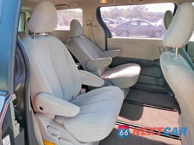 Zdjęcie 11 z 13 samochodu: 2011 TOYOTA SIENNA BASE 7-PASSENGER VIN:5TDZK3DC9BS010100 - miniatura
