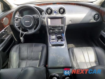 Zdjęcie 8 z 12 samochodu: 2011 JAGUAR XJ VIN:SAJWA1CBXBLV12216 - miniatura