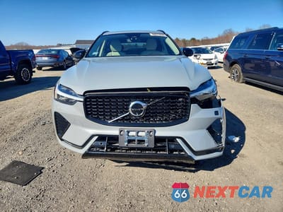 Piąte zdjęcie samochodu w środku: 2024 VOLVO XC60 PLUS VIN:YV4L12RLXR1710787 - miniatura