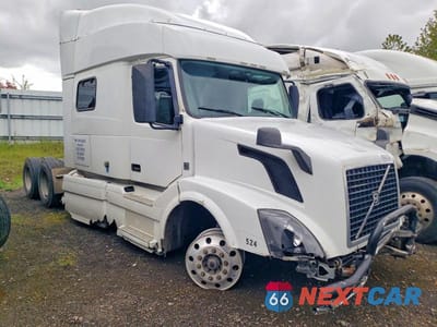 2015 VOLVO VNL SEMI TRUCK 4V4NC9EH5FN911604 - główne zdjęcie licytacji z USA - miniatura