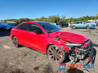 Czwarte zdjęcie samochodu z boku: 2024 AUDI S3 PREMIUM PLUS VIN:WAUH3DGY3RA046259 - miniatura