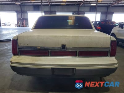 Zdjęcie 6 z 12 samochodu: 1997 LINCOLN TOWN CAR SIGNATURE VIN:1LNLM82W8VY655447 - miniatura