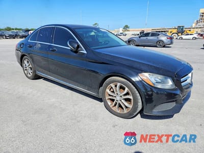 Czwarte zdjęcie samochodu z boku: 2015 MERCEDES-BENZ C 300 VIN:55SWF4JB0FU076567 - miniatura