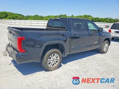 Trzecie zdjęcie samochodu z tyłu: 2024 TOYOTA TUNDRA SR5 VIN:5TFLA5DB8RX173580 - miniatura