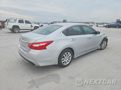 Trzecie zdjęcie samochodu z tyłu: 2017 NISSAN ALTIMA 2.5 S VIN:1N4AL3AP2HN326797 - miniatura